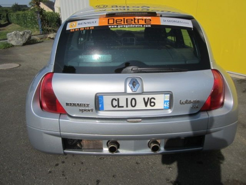 Photo 8 de l'offre de RENAULT CLIO II 3.0 V6 230CH RS 3P à 42900€ chez Garage Deletre