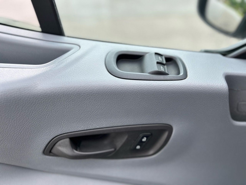 Photo 16 de l'offre de FORD TRANSIT BENNE 2.0 TDCI 130 AMBIENTE à 28990€ chez BOBBIA SAS
