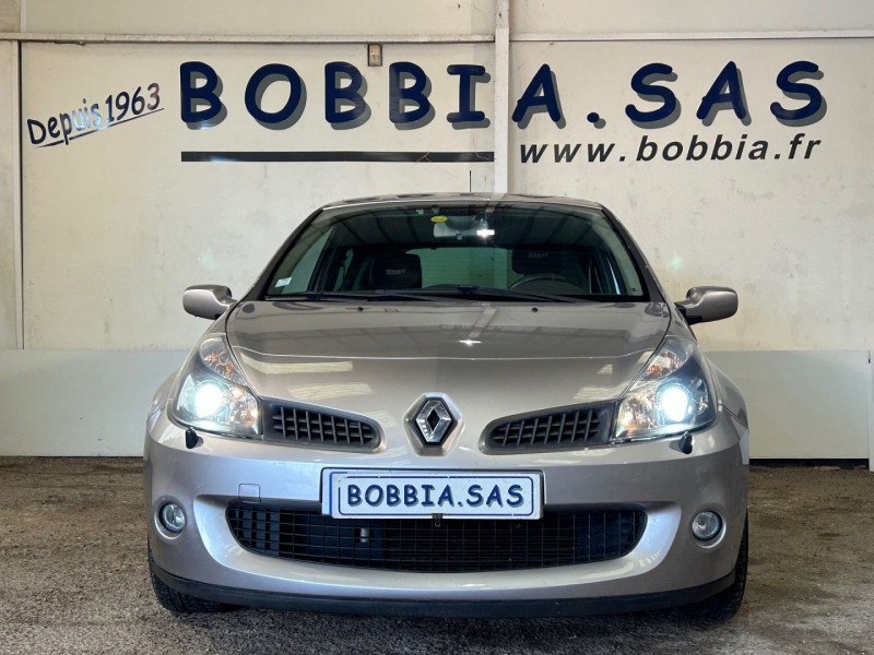 Photo 2 de l'offre de RENAULT CLIO III 2.0 16V 200CH RENAULT SPORT 3P à 12990€ chez BOBBIA SAS