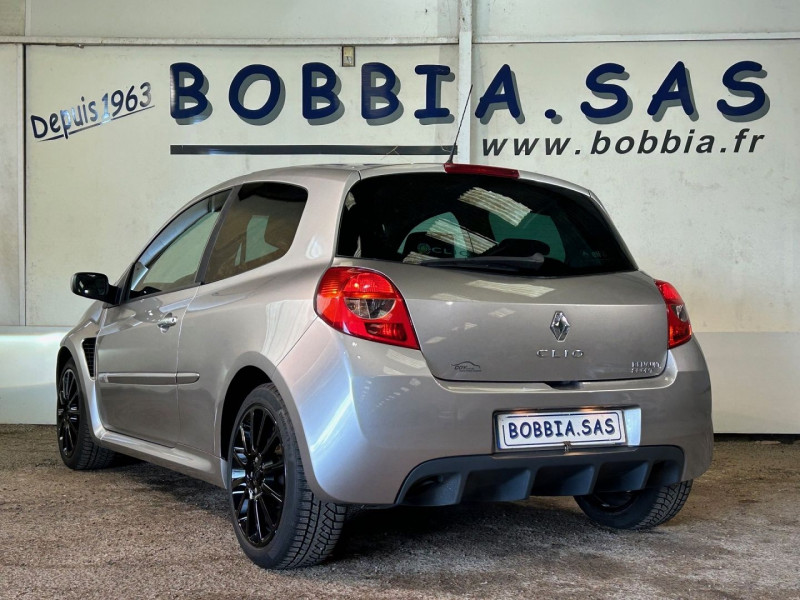 Photo 6 de l'offre de RENAULT CLIO III 2.0 16V 200CH RENAULT SPORT 3P à 12990€ chez BOBBIA SAS