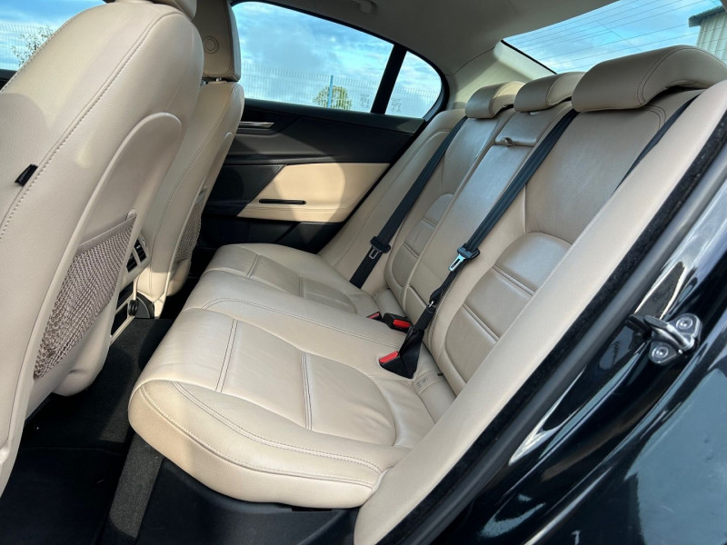 Photo 8 de l'offre de JAGUAR XE 2.0D 180CH PRESTIGE BVA8 à 16990€ chez BOBBIA SAS