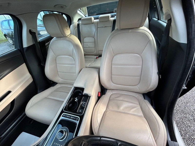 Photo 17 de l'offre de JAGUAR XE 2.0D 180CH PRESTIGE BVA8 à 16990€ chez BOBBIA SAS