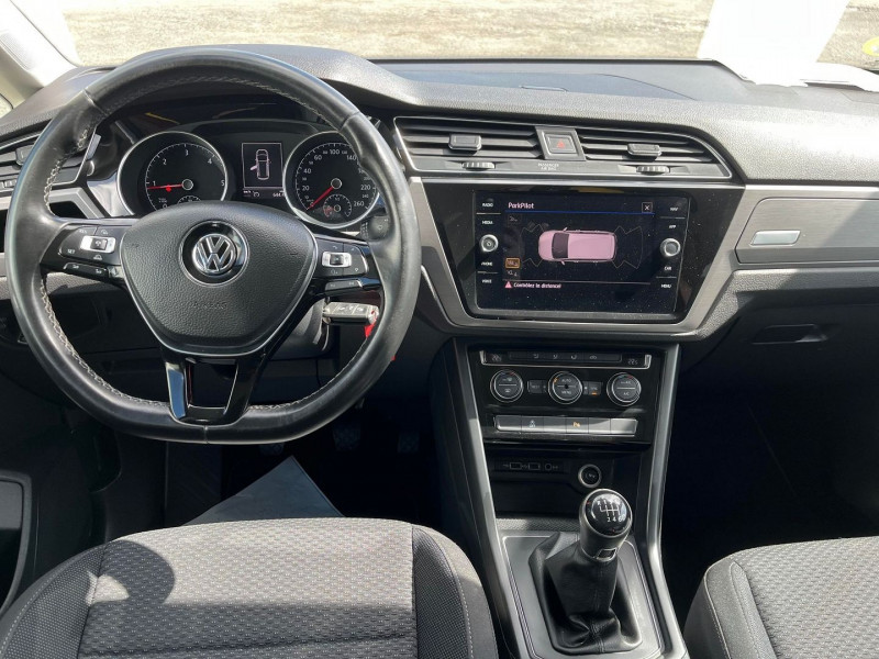 Photo 5 de l'offre de VOLKSWAGEN TOURAN 1.6 TDI 115CH BLUEMOTION TECHNOLOGY FAP CONFORTLINE BUSINESS 7 PLACES à 16490€ chez Coyecques Auto plus