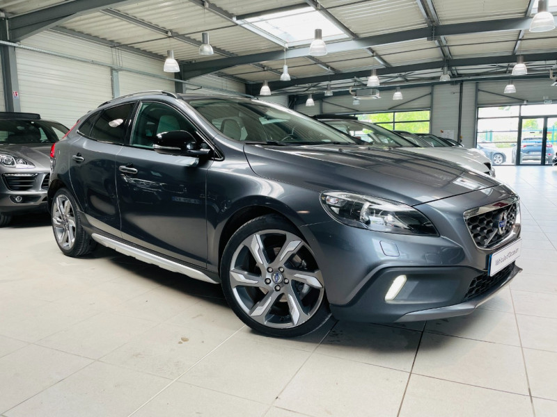 Volvo V40 CROSS COUNTRY D2 115CH START&STOP SUMMUM Diesel GRIS Occasion à vendre