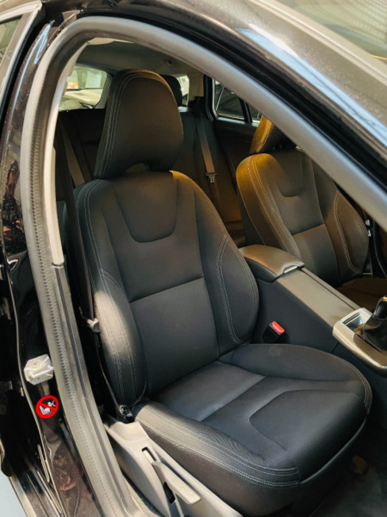 Photo 14 de l'offre de VOLVO V60 D2 120CH MOMENTUM BUSINESS à 13490€ chez Occasions Champenoises