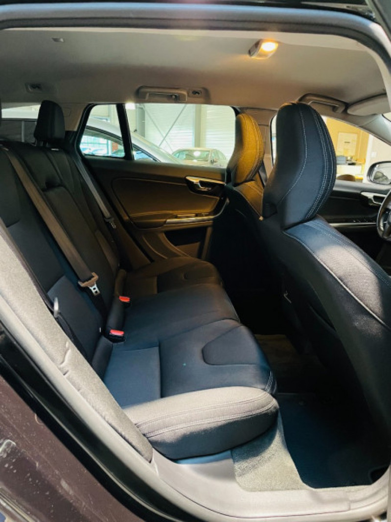 Photo 12 de l'offre de VOLVO V60 D2 120CH MOMENTUM BUSINESS à 13490€ chez Occasions Champenoises