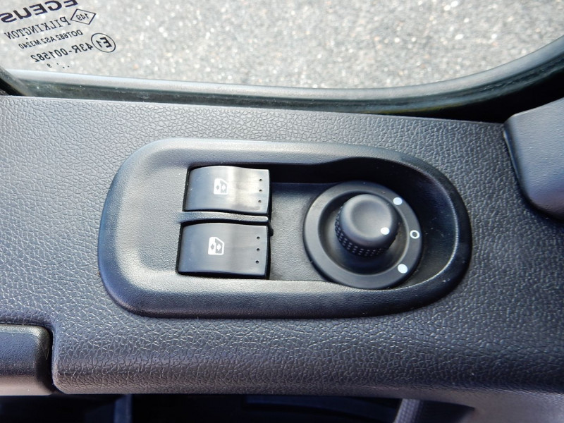 Photo 16 de l'offre de RENAULT MASTER III FG 2.3 DCI 110CH L1 H1 CONFORT EURO6 à 19490€ chez JML Auto