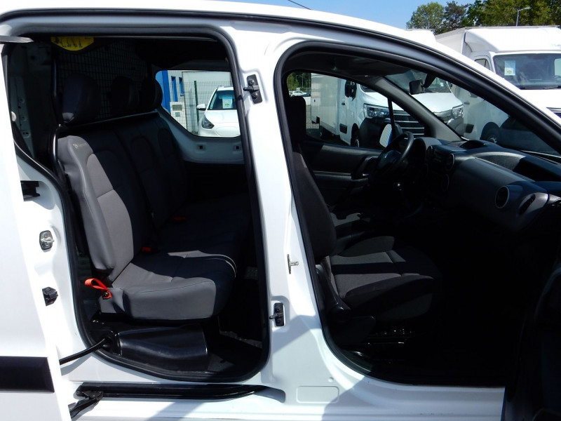 Photo 9 de l'offre de PEUGEOT PARTNER LONG 1.6 BLUEHDI 100CH CABINE APPROFONDIE PRO à 18490€ chez JML Auto