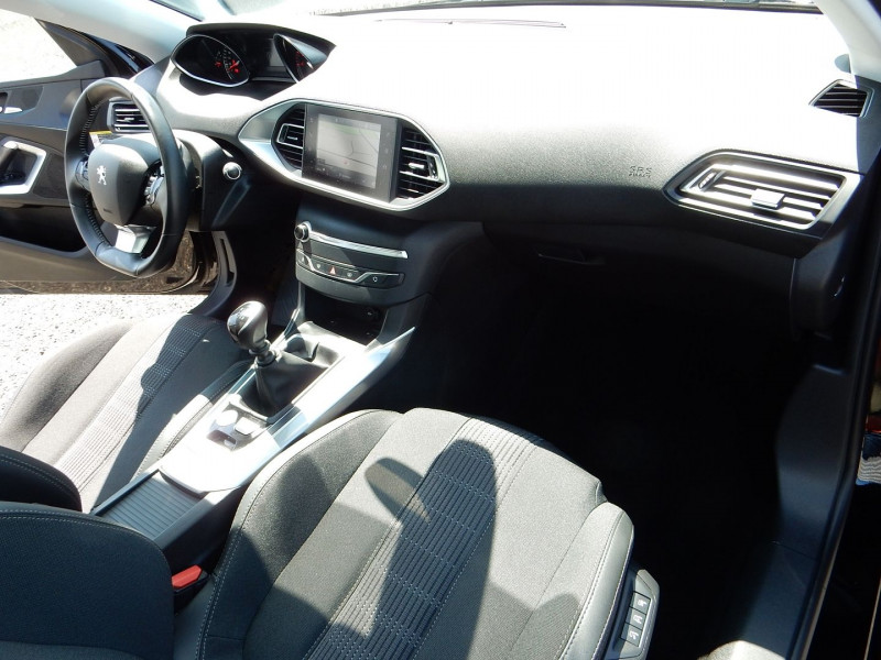 Photo 8 de l'offre de PEUGEOT 308 1.5 BLUEHDI 130CH S&S ALLURE à 20990€ chez JML Auto