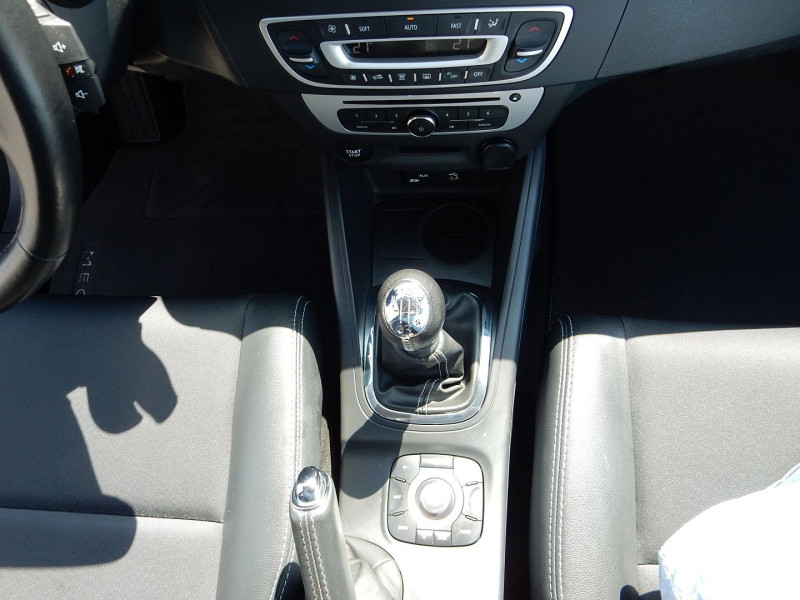 Photo 16 de l'offre de RENAULT MEGANE III ESTATE 1.5 DCI 110CH ENERGY BUSINESS ECO² EURO6 2015 à 13990€ chez JML Auto