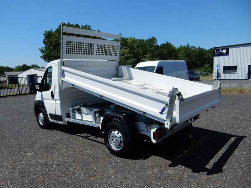 Photo 7 de l'offre de PEUGEOT BOXER BENNE BASCULANTE 2.0 BLUEHDI 130 PRO SR à 22990€ chez JML Auto