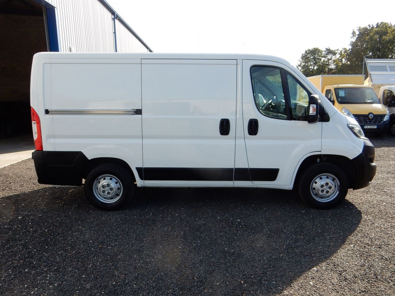Photo 4 de l'offre de PEUGEOT BOXER FG L1H1 2.0 BLUEHDI 130 PREMIUM PACK à 21490€ chez JML Auto