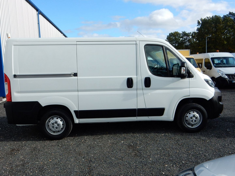 Photo 4 de l'offre de PEUGEOT BOXER FG 330 L1H1 2.0 BLUEHDI 130 PREMIUM PACK à 18990€ chez JML Auto