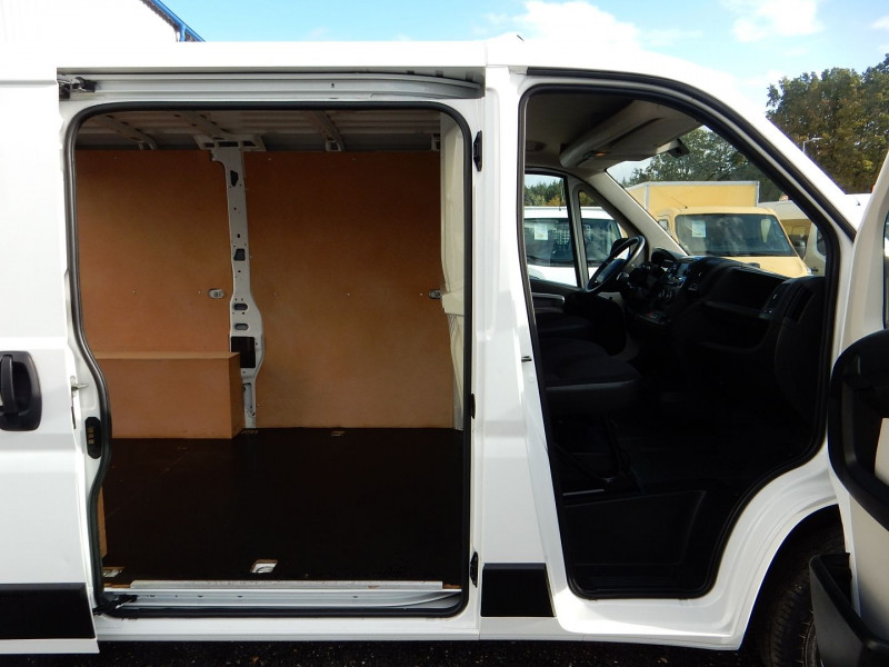 Photo 8 de l'offre de PEUGEOT BOXER FG 330 L1H1 2.0 BLUEHDI 130 PREMIUM PACK à 18990€ chez JML Auto