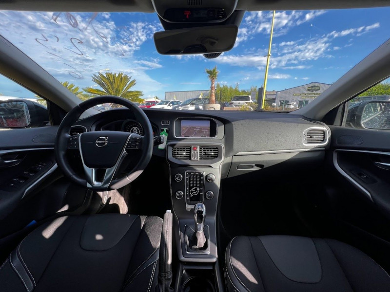 Photo 6 de l'offre de VOLVO V40 T2 122CH MOMENTUM 7CV à 16990€ chez Alliance automobile