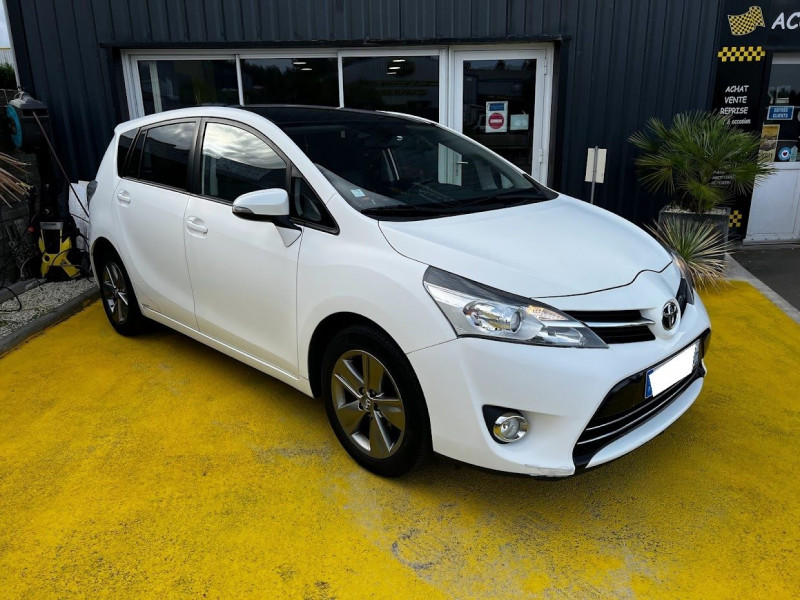 Toyota VERSO 112 D-4D SKYVIEW 5 PLACES Diesel BLANC Occasion à vendre