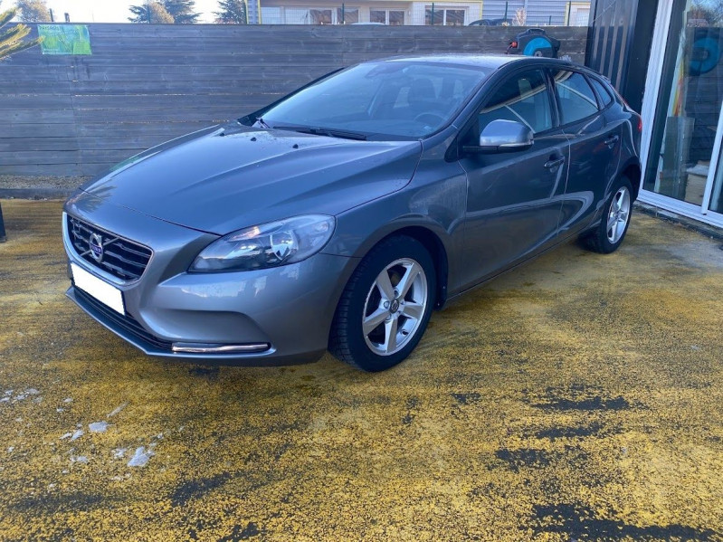 Photo 2 de l'offre de VOLVO V40 - DEPOT-VENTE D2 120CH MOMENTUM à 11990€ chez Alliance automobile