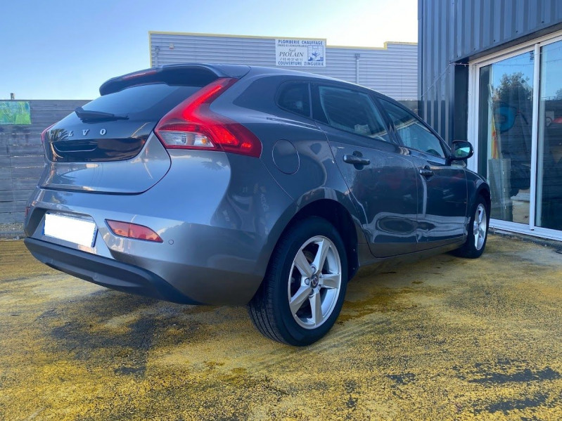 Photo 4 de l'offre de VOLVO V40 - DEPOT-VENTE D2 120CH MOMENTUM à 11990€ chez Alliance automobile