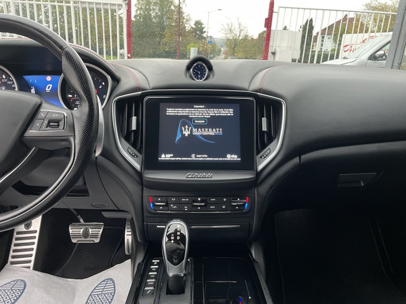 Photo 23 de l'offre de MASERATI GHIBLI 3.0 V6 275CH DIESEL GRANDSPORT à 54970€ chez Autos Shala