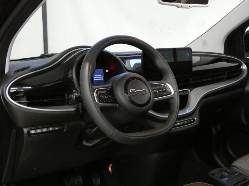 Photo 2 de l'offre de FIAT 500C e 118ch Icône à 26990€ chez Autovia Véhicules Multimarques