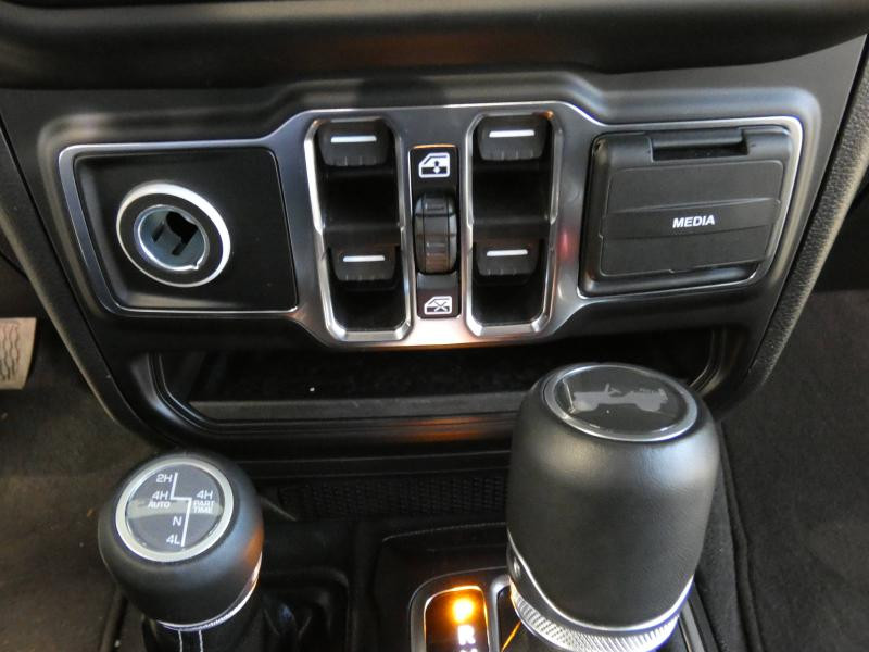 Photo 18 de l'offre de JEEP Wrangler Unlimited 2.0 T 380ch 4xe 80th Anniversary Command-Trac à 70990€ chez Autovia Véhicules Multimarques