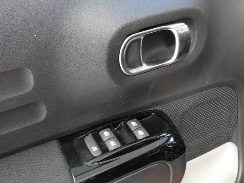 Photo 13 de l'offre de CITROEN C3 1.5 BlueHDi 100ch S&S Shine Pack E6.d à 19990€ chez Autovia Véhicules Multimarques