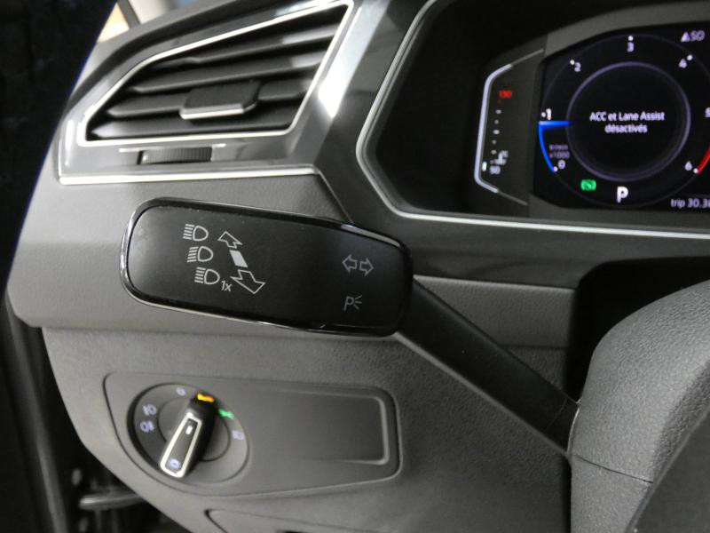 Photo 20 de l'offre de VOLKSWAGEN Tiguan 2.0 TDI 150ch Carat DSG7 Euro6d-T à 35980€ chez Autovia Véhicules Multimarques