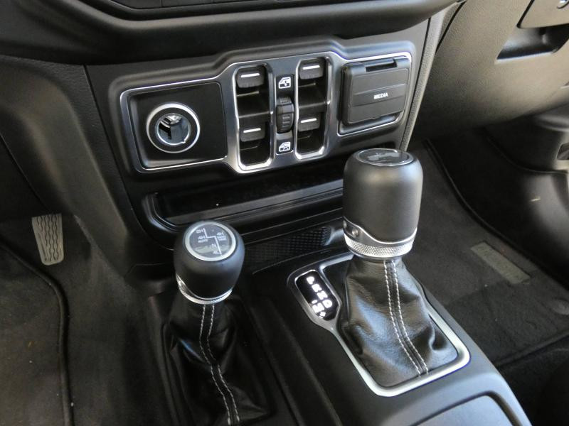 Photo 24 de l'offre de JEEP Wrangler Unlimited 2.0 T 380ch 4xe 80th Anniversary Command-Trac à 70990€ chez Autovia Véhicules Multimarques