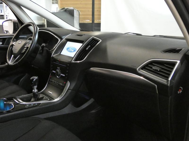 Photo 12 de l'offre de FORD S-MAX 2.0 TDCi 150ch Stop&Start Titanium à 19990€ chez Autovia Véhicules Multimarques