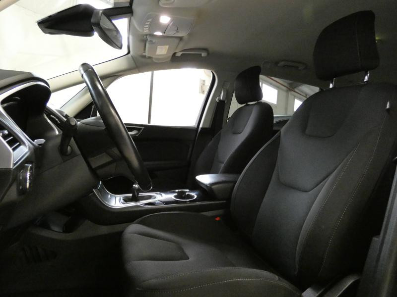 Photo 14 de l'offre de FORD S-MAX 2.0 TDCi 150ch Stop&Start Titanium à 19990€ chez Autovia Véhicules Multimarques