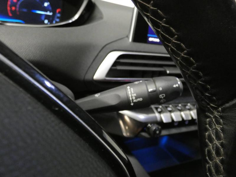 Photo 18 de l'offre de PEUGEOT 3008 1.2 PureTech 130ch Allure S&S à 20490€ chez Autovia Véhicules Multimarques