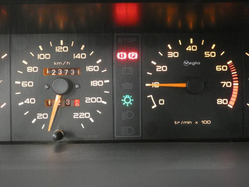 Photo 13 de l'offre de PEUGEOT 205 GTI 115 CH à 19000€ chez Autovia Véhicules Multimarques