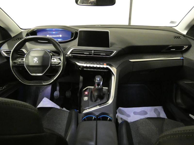Photo 2 de l'offre de PEUGEOT 3008 1.2 PureTech 130ch Allure S&S à 20490€ chez Autovia Véhicules Multimarques