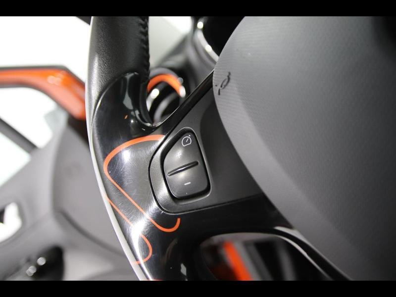 Photo 11 de l'offre de RENAULT Captur 1.5 dCi 90ch Stop&Start energy Intens eco² à 11990€ chez Autovia Véhicules Multimarques