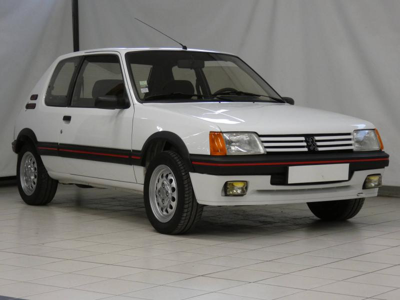 Photo 1 de l'offre de PEUGEOT 205 GTI 115 CH à 19000€ chez Autovia Véhicules Multimarques