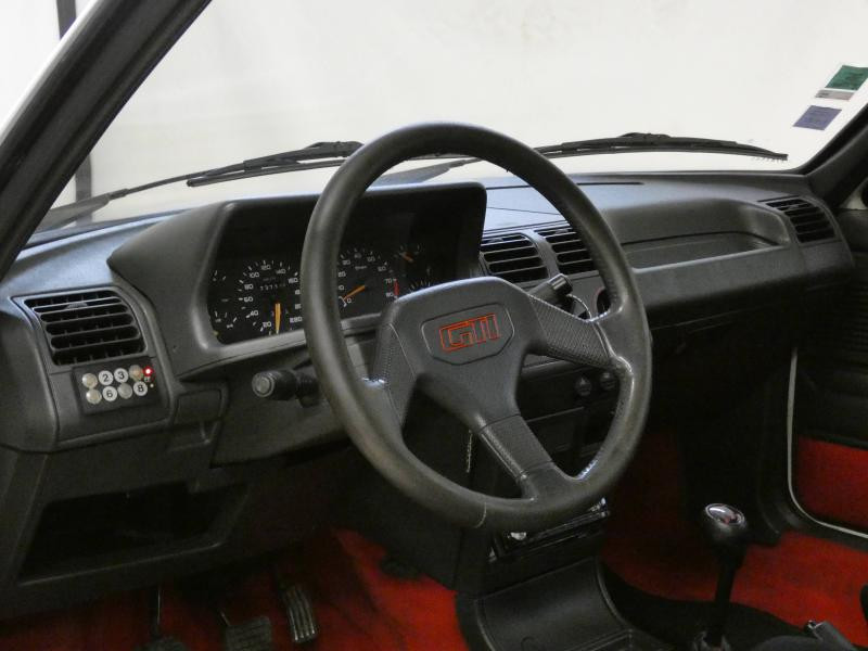 Photo 17 de l'offre de PEUGEOT 205 GTI 115 CH à 19000€ chez Autovia Véhicules Multimarques