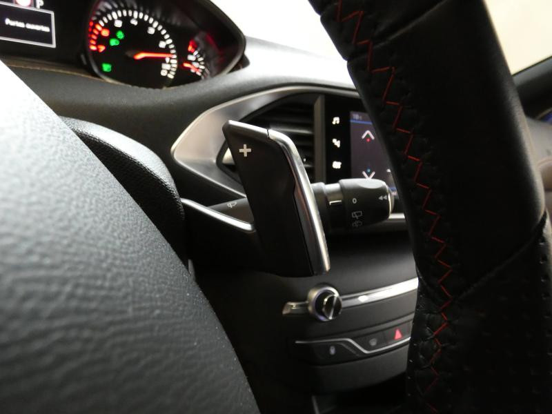 Photo 16 de l'offre de PEUGEOT 308 1.2 PureTech 130ch E6.c S&S GT Line EAT8 à 21980€ chez Autovia Véhicules Multimarques