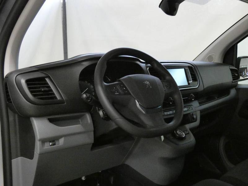 Photo 2 de l'offre de PEUGEOT Expert Fg M 2.0 BlueHDi 180ch S&S Pack Asphalt EAT8 à 40990€ chez Autovia Véhicules Multimarques