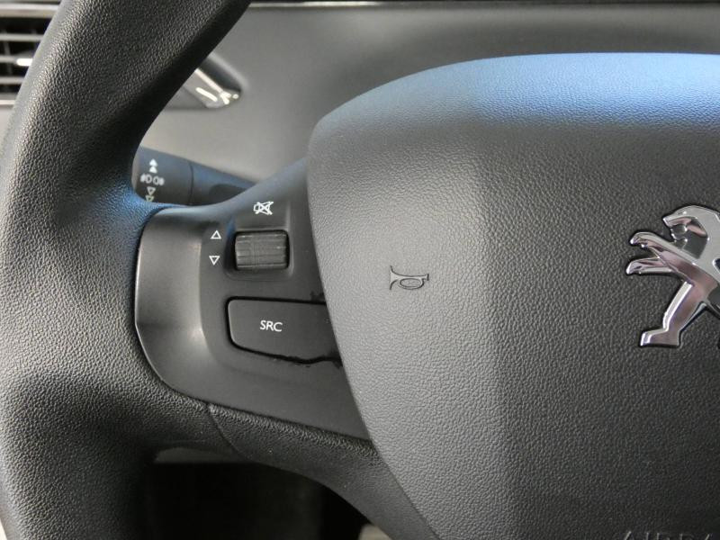 Photo 13 de l'offre de PEUGEOT 208 Affaire 1.5 BlueHDi 100 Premium Pack à 12590€ chez Autovia Véhicules Multimarques