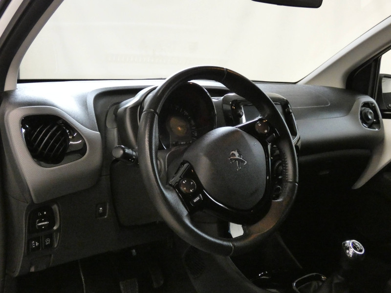 Photo 9 de l'offre de PEUGEOT 108 VTi 72 Style S&S 4cv 5p à 14990€ chez Autovia Véhicules Multimarques