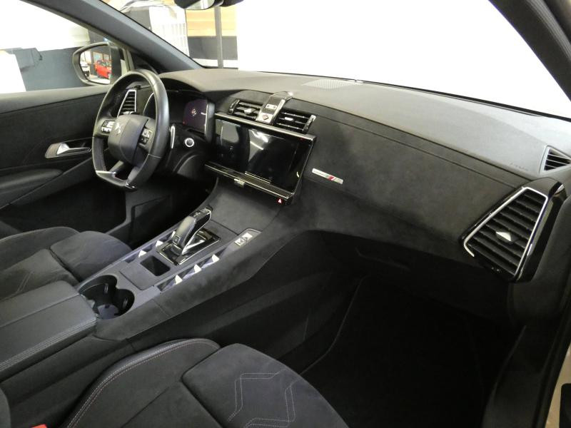 Photo 25 de l'offre de DS DS 7 Crossback BlueHDi 180ch Performance Line + Automatique à 31990€ chez Autovia Véhicules Multimarques
