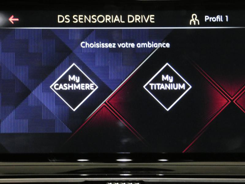 Photo 14 de l'offre de DS DS 7 Crossback BlueHDi 180ch Performance Line + Automatique à 31990€ chez Autovia Véhicules Multimarques