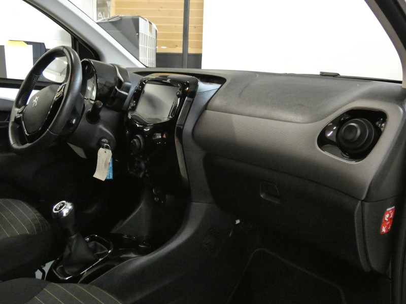 Photo 10 de l'offre de PEUGEOT 108 VTi 72 Style S&S 4cv 5p à 14990€ chez Autovia Véhicules Multimarques