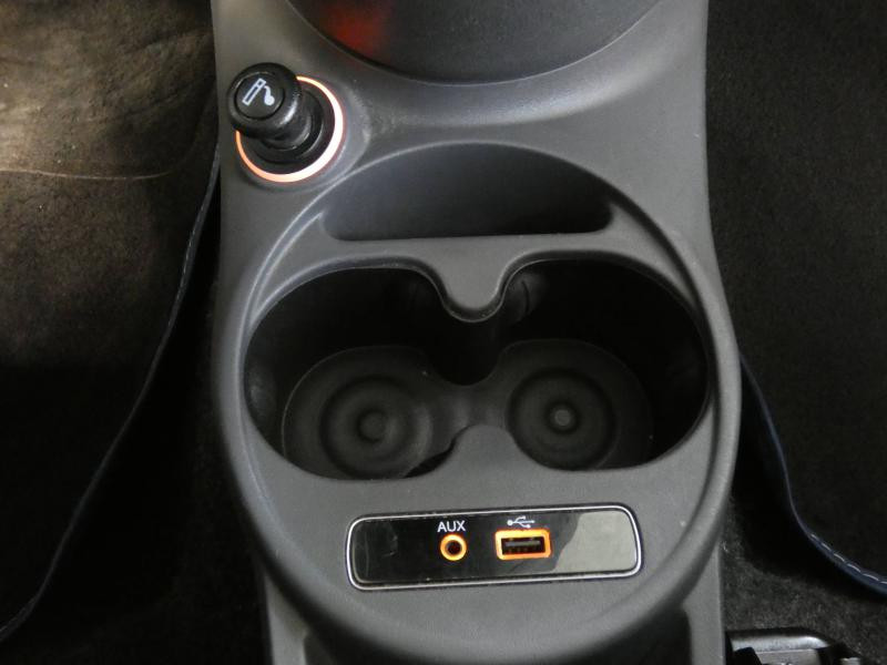 Photo 18 de l'offre de FIAT 500 1.2 8v 69ch Lounge à 10490€ chez Autovia Véhicules Multimarques