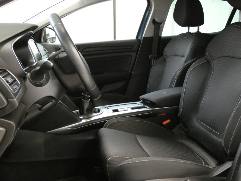 Photo 9 de l'offre de RENAULT Megane 1.5 dCi 110ch energy Limited à 15590€ chez Autovia Véhicules Multimarques