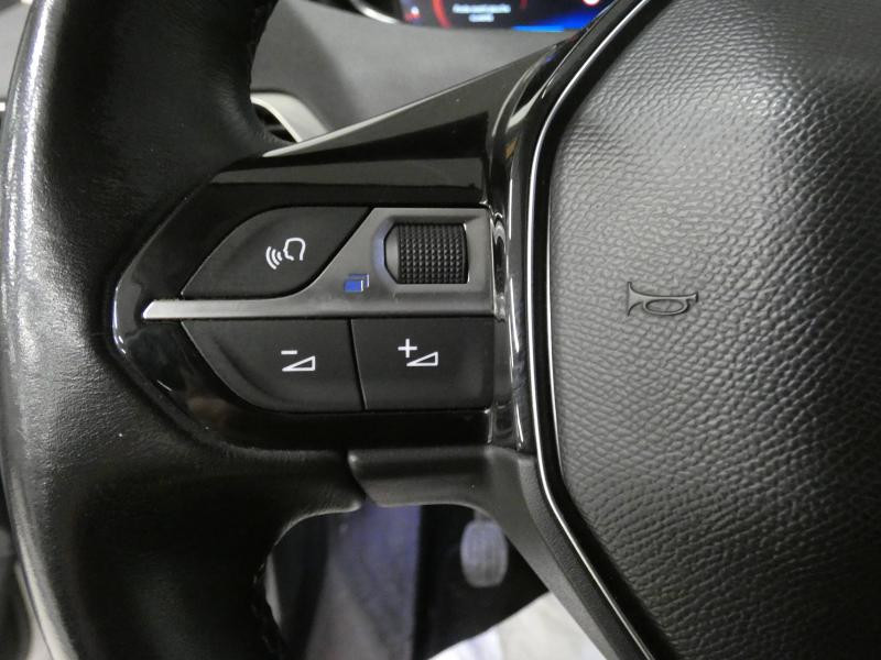 Photo 17 de l'offre de PEUGEOT 3008 1.2 PureTech 130ch Allure S&S à 18980€ chez Autovia Véhicules Multimarques