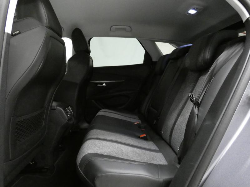 Photo 3 de l'offre de PEUGEOT 3008 1.2 PureTech 130ch Allure S&S à 18980€ chez Autovia Véhicules Multimarques