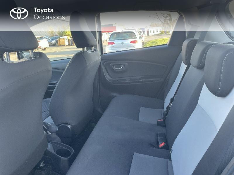 Photo 12 de l'offre de TOYOTA Yaris 100h Dynamic 5p RC18 à 14980€ chez Rizzon Auto - Toyota St Brieuc