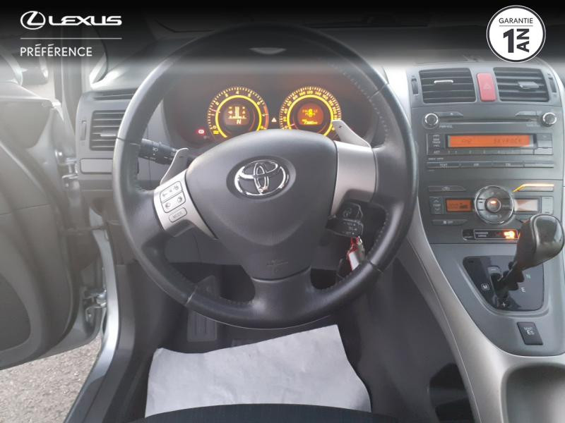 Photo 9 de l'offre de TOYOTA Auris 124 VVT-i Luna Pack 5p à 9980€ chez Rizzon Auto - Toyota St Brieuc