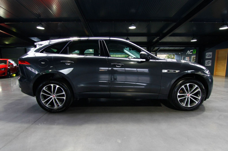 Photo 14 de l'offre de JAGUAR F-PACE 2.0D 240CH R-SPORT 4X4 BVA8 à 31990€ chez AC111 Automobiles